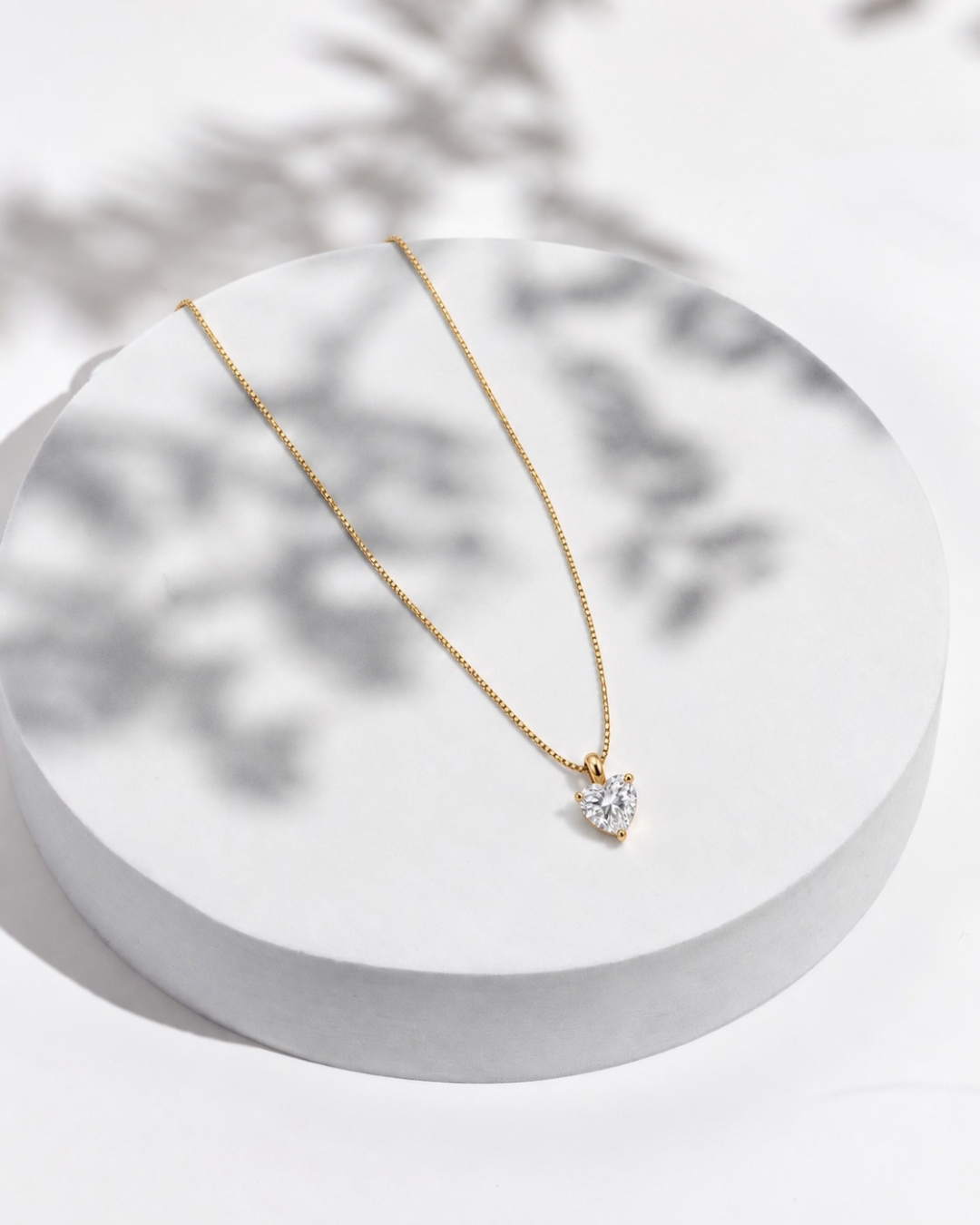 AVERELLE Herzkette Gold für Damen mit Zirkonia, 18K vergoldet – Ansicht 4